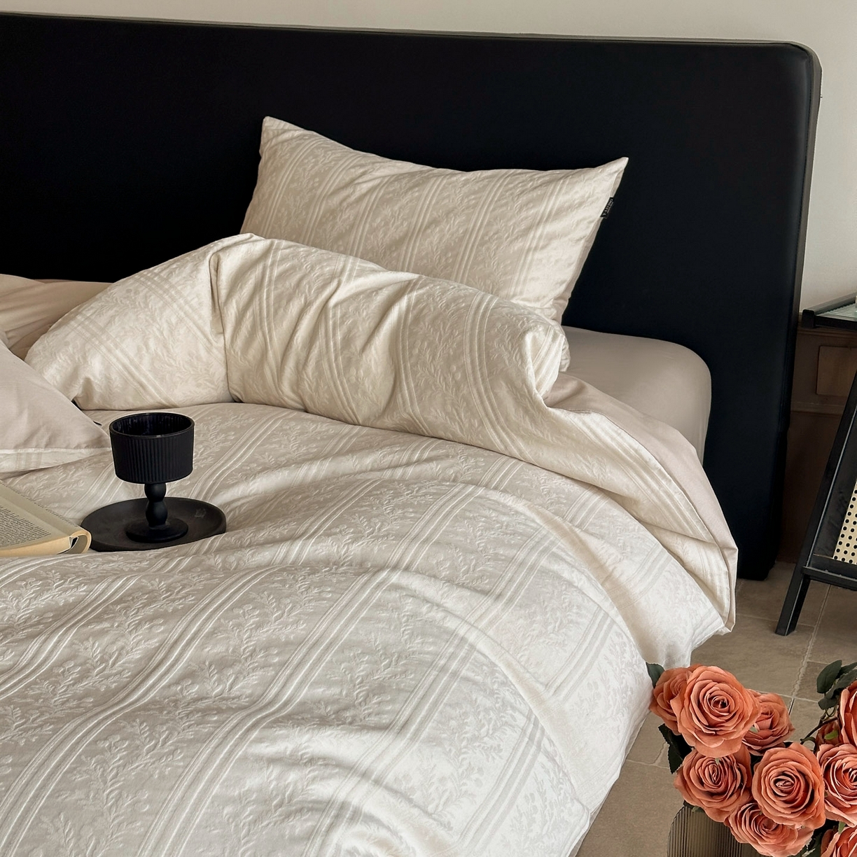 91家纺网 家纺一手货源 找家纺 宜代光年 2025新款厚织全棉大提花系列四件套 森蔓-奶白