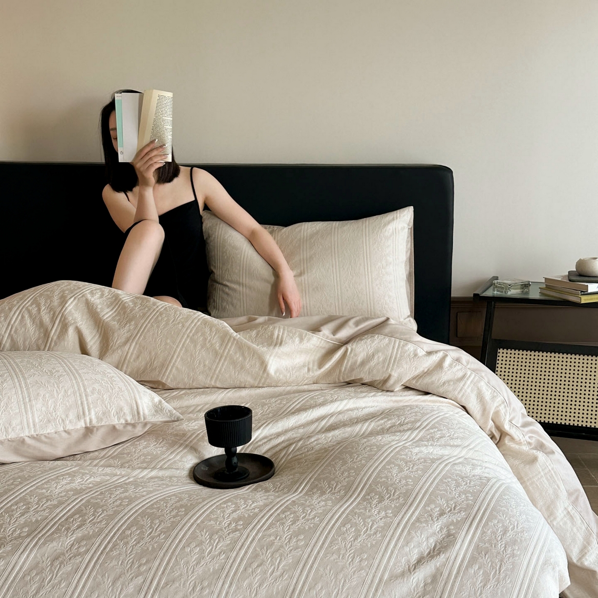 91家纺网 家纺一手货源 找家纺 宜代光年 2025新款厚织全棉大提花系列四件套 森蔓-奶白