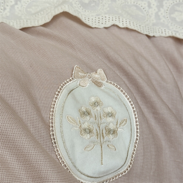 91家纺网 家纺一手货源 找家纺 曼布缇 2025新款A类双层纱花边四件套--浪漫香榭 豆沙红