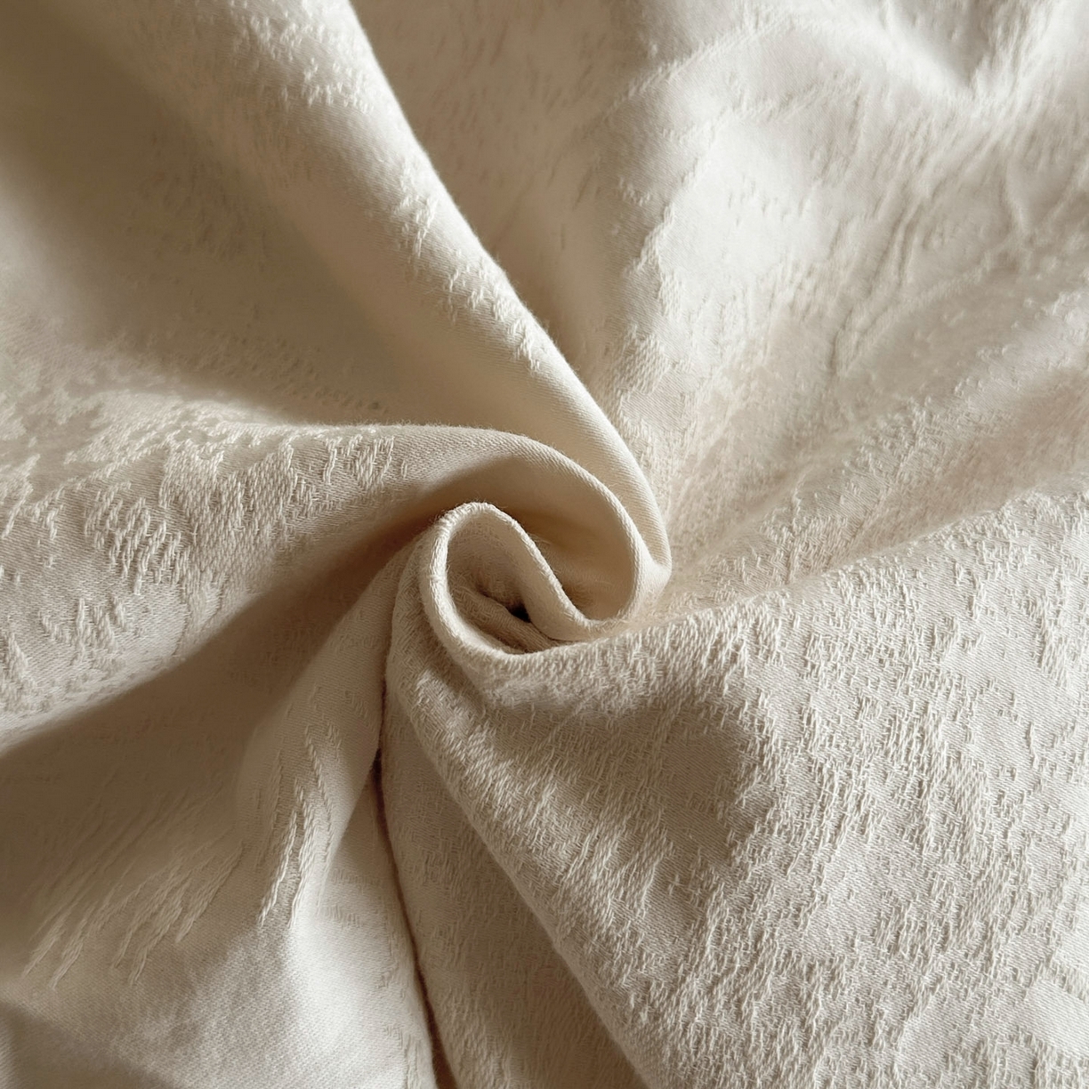 91家纺网 家纺一手货源 找家纺 宜代光年 2025新款厚织全棉大提花系列四件套 小郁葱-奶白