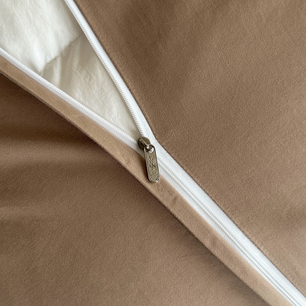 91家纺网 家纺一手货源 找家纺 宜代光年 2025新款厚织全棉大提花系列四件套 小郁葱-奶白