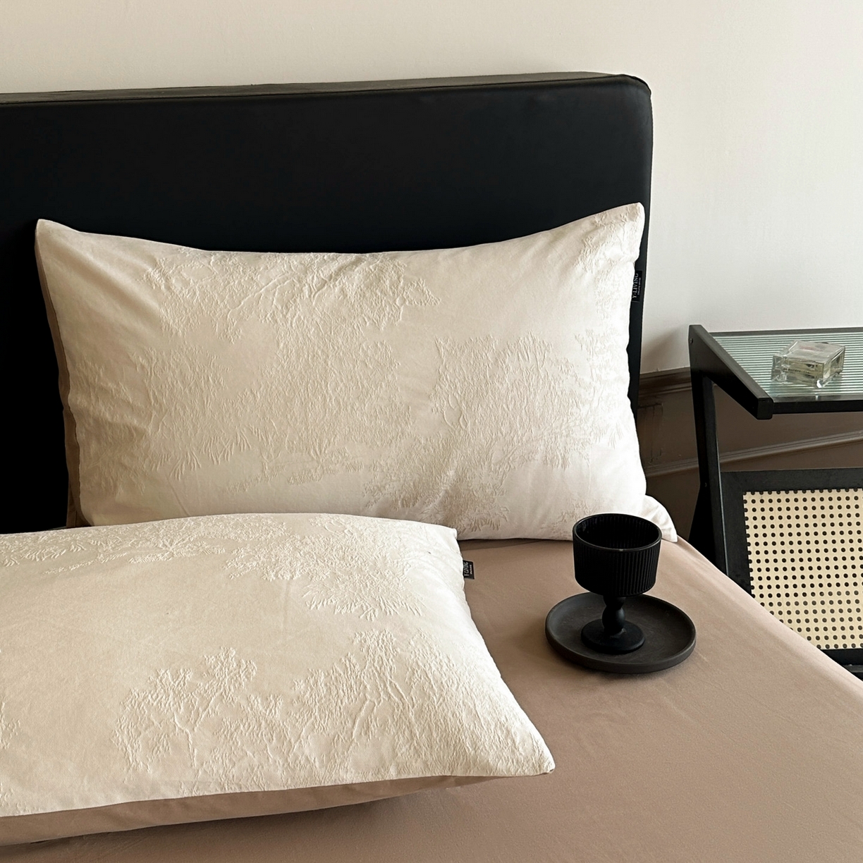 91家纺网 家纺一手货源 找家纺 宜代光年 2025新款厚织全棉大提花系列四件套 小郁葱-奶白