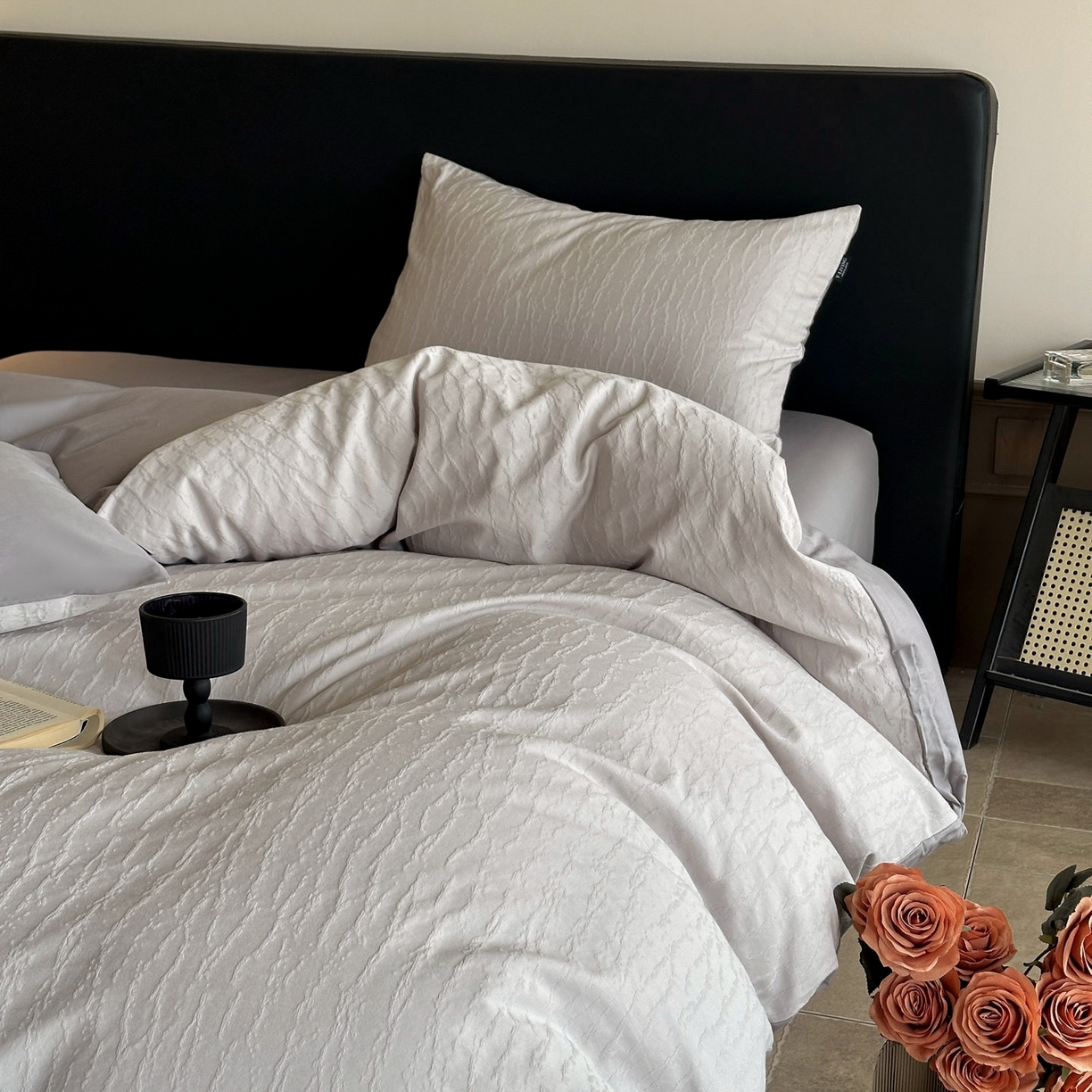 91家纺网 家纺一手货源 找家纺 宜代光年 2025新款厚织全棉大提花系列四件套 雨迢迢-紫灰