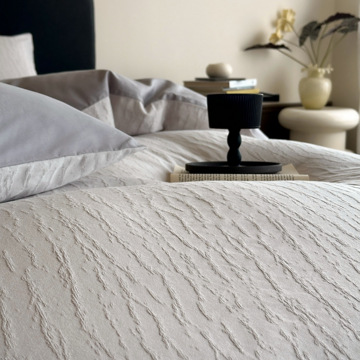 91家纺网 家纺一手货源 找家纺 宜代光年 2025新款厚织全棉大提花系列四件套 雨迢迢-紫灰