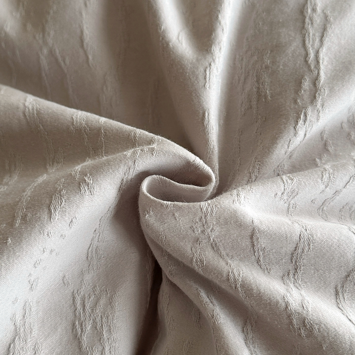 91家纺网 家纺一手货源 找家纺 宜代光年 2025新款厚织全棉大提花系列四件套 雨迢迢-紫灰