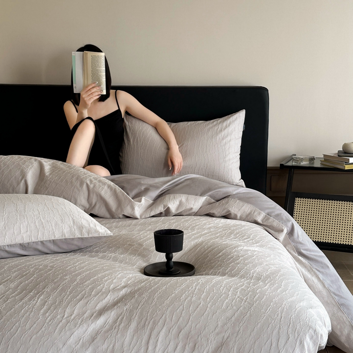 91家纺网 家纺一手货源 找家纺 宜代光年 2025新款厚织全棉大提花系列四件套 雨迢迢-紫灰