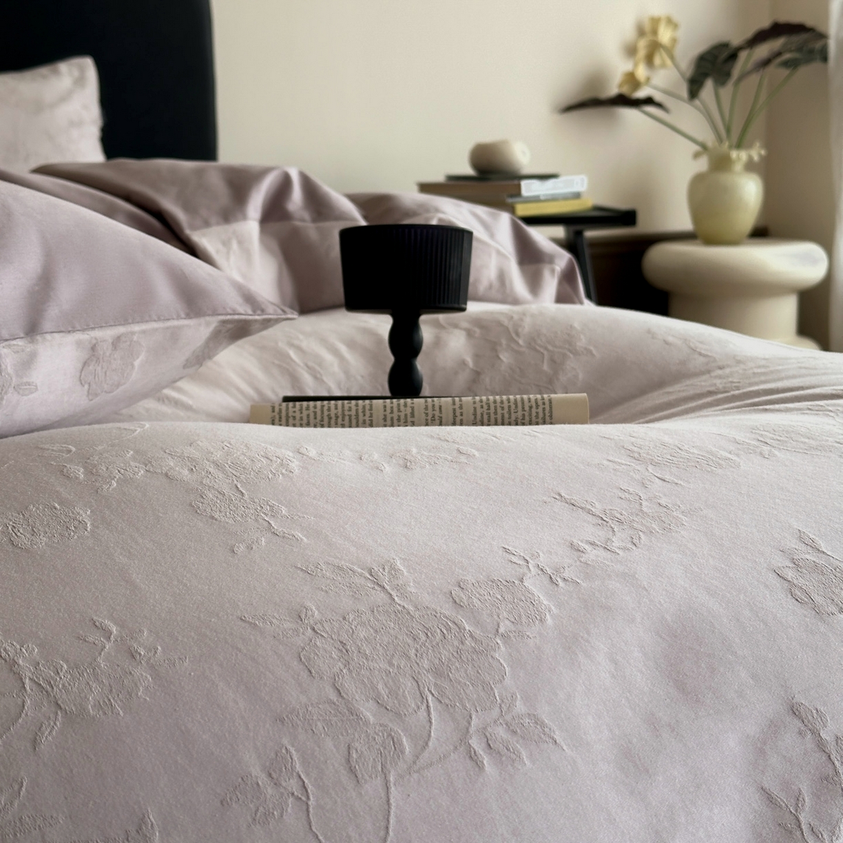 91家纺网 家纺一手货源 找家纺 宜代光年 2025新款厚织全棉大提花系列四件套 荔云花-浅紫