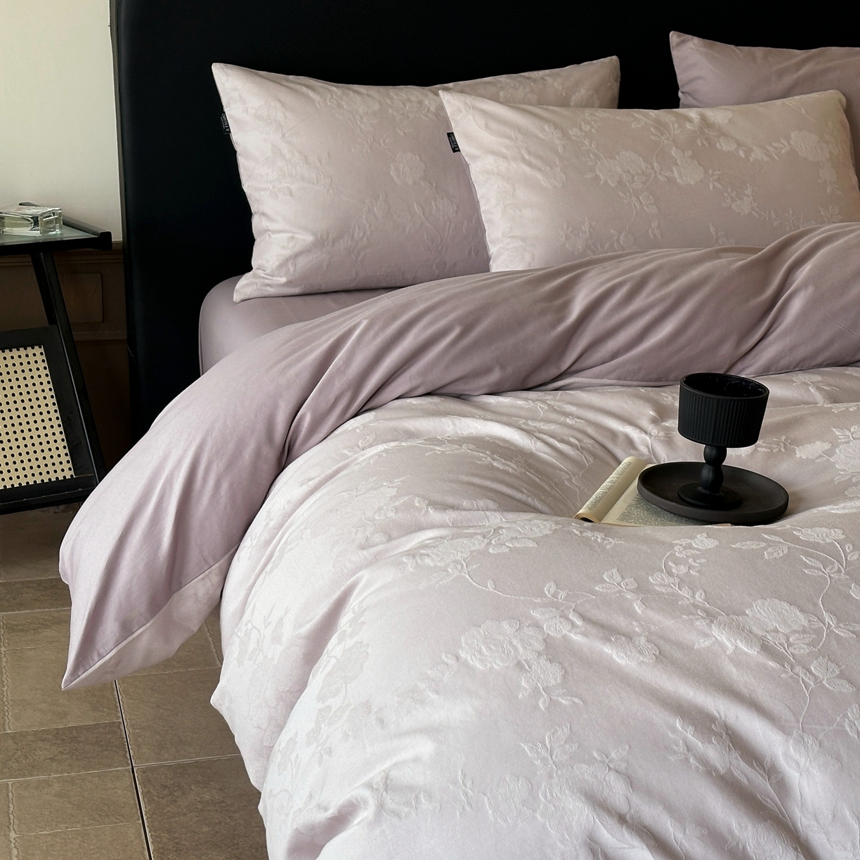 91家纺网 家纺一手货源 找家纺 宜代光年 2025新款厚织全棉大提花系列四件套 荔云花-浅紫