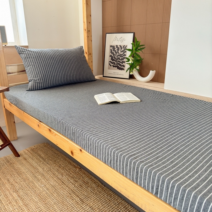 91家纺网 家纺一手货源 找家纺 北欧良品2025新款色织水洗棉学生单品床单 纯棉-灰细条