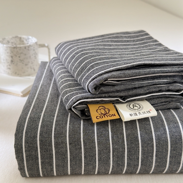 91家纺网 家纺一手货源 找家纺 北欧良品2025新款色织水洗棉学生单品床单 纯棉-灰细条