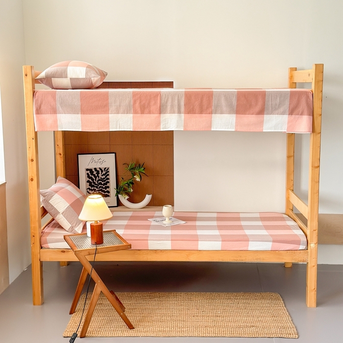 91家纺网 家纺一手货源 找家纺 北欧良品2025新款色织水洗棉学生单品床单 纯棉-蜜粉大格