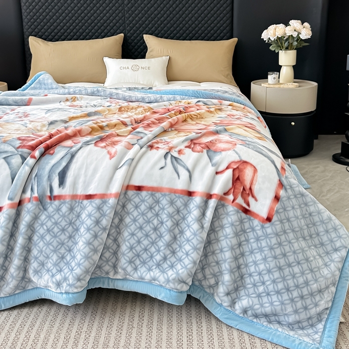 91家纺网 家纺一手货源 找家纺 法莱妮毛毯 2025新款A类双层加厚拉舍尔天丝超柔云毯繁花似锦-蓝色