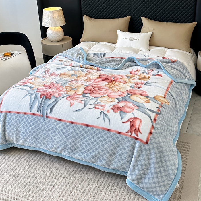 91家纺网 家纺一手货源 找家纺 法莱妮毛毯 2025新款A类双层加厚拉舍尔天丝超柔云毯繁花似锦-蓝色