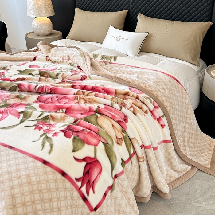 91家纺网 家纺一手货源 找家纺 法莱妮毛毯 2025新款A类双层加厚拉舍尔天丝超柔云毯繁花似锦-米色