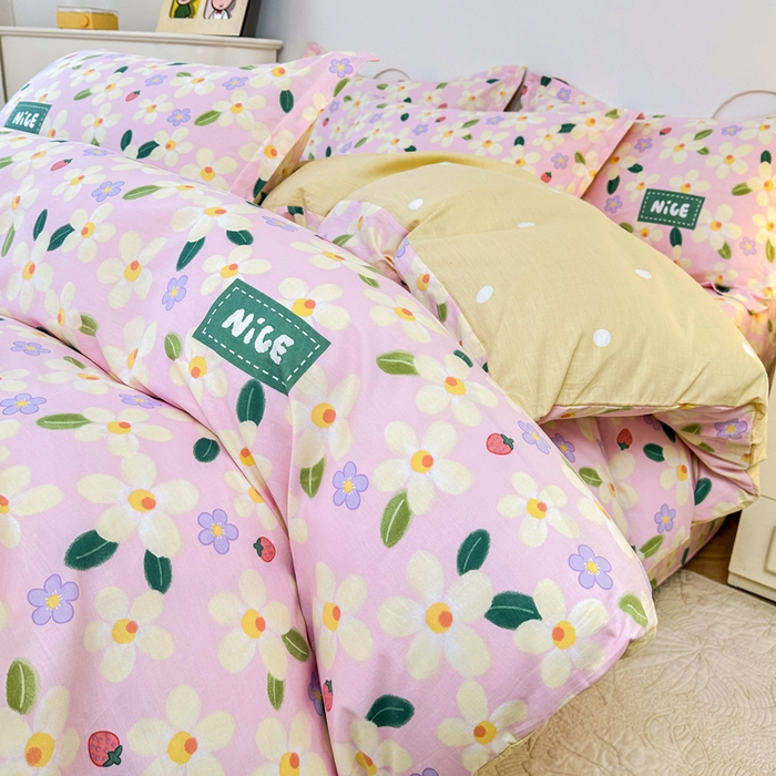 91家纺网 家纺一手货源 找家纺 小叮当家纺仓储工厂店 （爆款花型 长期款 不断货）2025年新款简约条纹卡通花卉全棉纯棉三件套四件套 花满城-粉