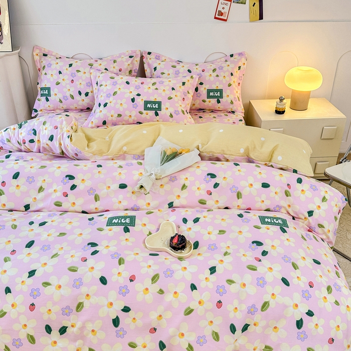 91家纺网 家纺一手货源 找家纺 小叮当家纺仓储工厂店 （爆款花型 长期款 不断货）2025年新款简约条纹卡通花卉全棉纯棉三件套四件套 花满城-粉