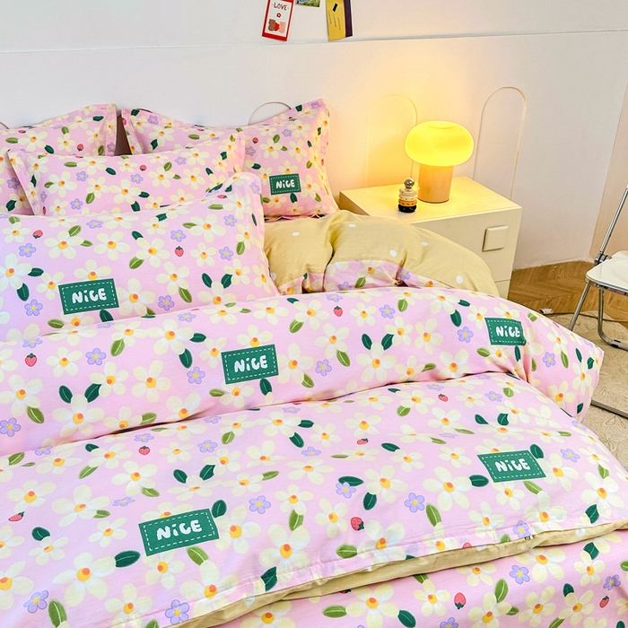 91家纺网 家纺一手货源 找家纺 小叮当家纺仓储工厂店 （爆款花型 长期款 不断货）2025年新款简约条纹卡通花卉全棉纯棉三件套四件套 花满城-粉