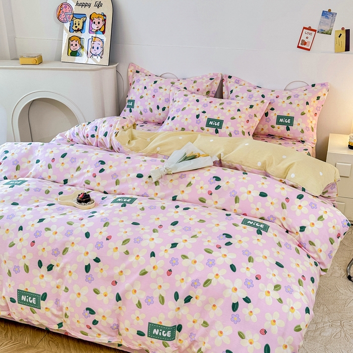 91家纺网 家纺一手货源 找家纺 小叮当家纺仓储工厂店 （爆款花型 长期款 不断货）2025年新款简约条纹卡通花卉全棉纯棉三件套四件套 花满城-粉