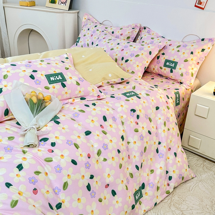 91家纺网 家纺一手货源 找家纺 小叮当家纺仓储工厂店 （爆款花型 长期款 不断货）2025年新款简约条纹卡通花卉全棉纯棉三件套四件套 花满城-粉