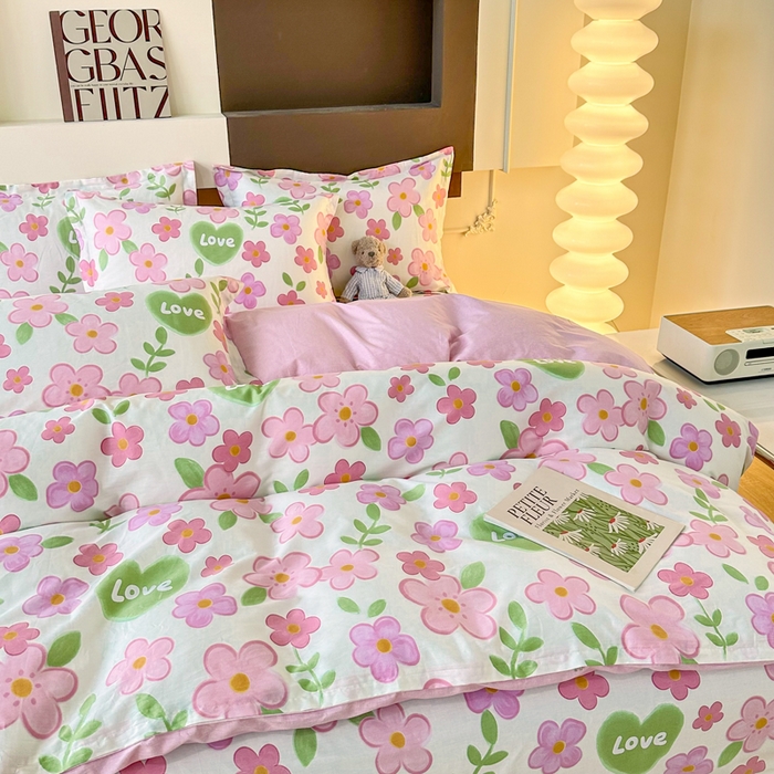 91家纺网 家纺一手货源 找家纺 小叮当家纺仓储工厂店 （爆款花型 长期款 不断货）2025年新款简约条纹卡通花卉全棉纯棉三件套四件套 花夏未央-粉