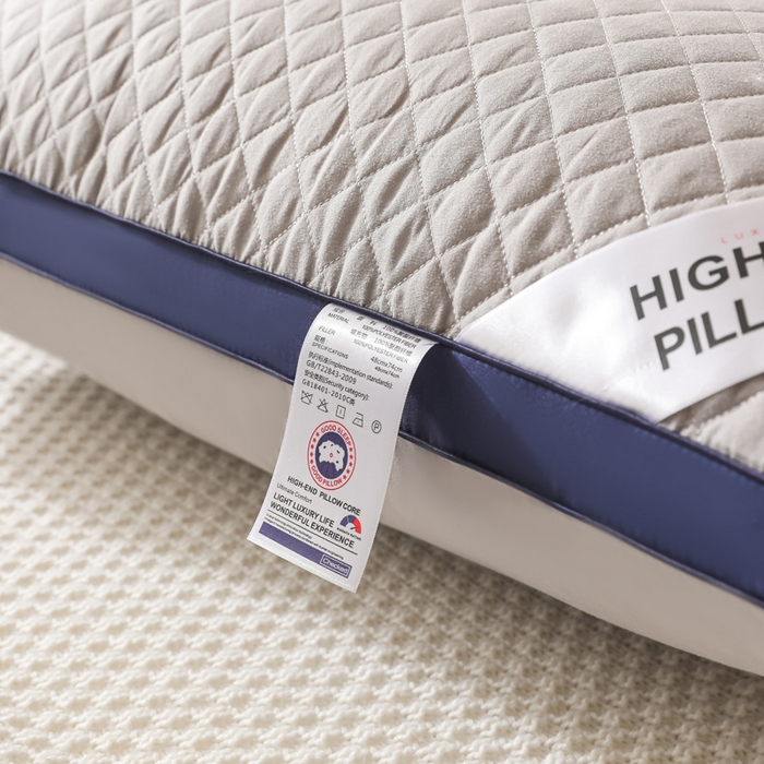 91家纺网 家纺一手货源 找家纺 圣之寐   2025新款新品  格纹冷灰单边双边羽丝绒舒适枕头枕芯 格纹冷灰-宽边蓝灰单边重量750克左右 高度15厘米左右