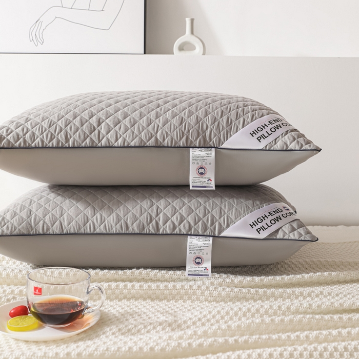 91家纺网 家纺一手货源 找家纺 圣之寐   2025新款新品  格纹冷灰单边双边羽丝绒舒适枕头枕芯 格纹冷灰-单边小灰双边低枕重量750克左右 高度15厘米左右