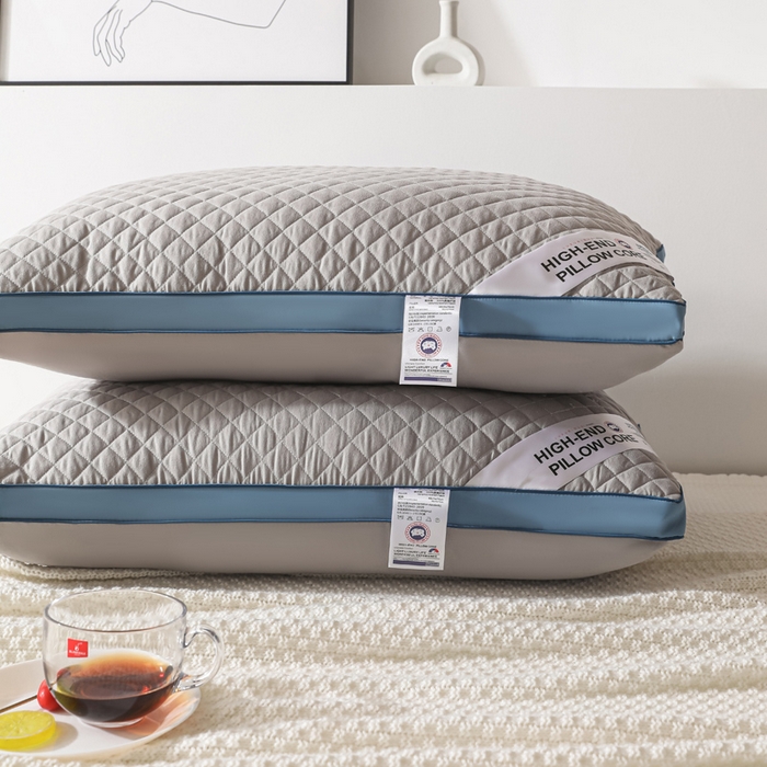 91家纺网 家纺一手货源 找家纺 圣之寐   2025新款新品  格纹冷灰单边双边羽丝绒舒适枕头枕芯 格纹冷灰-宽边灰蓝双边低枕重量750克左右 高度15厘米左右