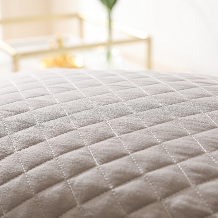 91家纺网 家纺一手货源 找家纺 圣之寐   2025新款新品  格纹冷灰单边双边羽丝绒舒适枕头枕芯 格纹冷灰-宽边灰绿双边低枕重量750克左右 高度15厘米左右