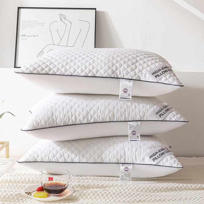 91家纺网 家纺一手货源 找家纺 圣之寐   2025新款新品  格纹冷灰单边双边羽丝绒舒适枕头枕芯 格纹冷灰-单边大白双边中枕重量850克左右 高度18厘米左右