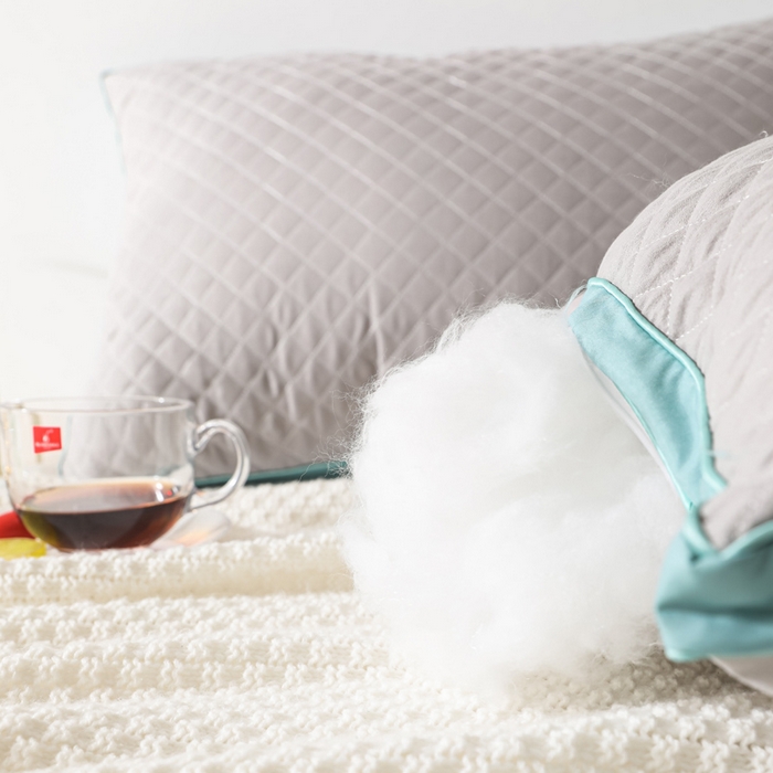 91家纺网 家纺一手货源 找家纺 圣之寐   2025新款新品  格纹冷灰单边双边羽丝绒舒适枕头枕芯 格纹冷灰-宽边灰绿双边中枕重量850克左右 高度18厘米左右