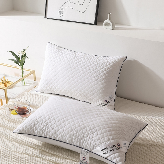 91家纺网 家纺一手货源 找家纺 圣之寐   2025新款新品  格纹冷灰单边双边羽丝绒舒适枕头枕芯 格纹冷灰-单边大白双边高枕重量950克左右 高度20厘米左右 