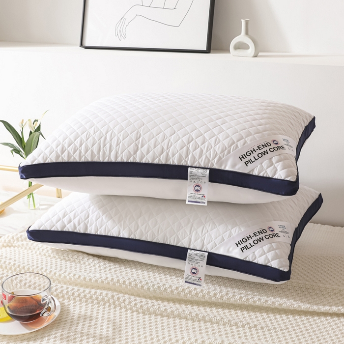 91家纺网 家纺一手货源 找家纺 圣之寐   2025新款新品  格纹冷灰单边双边羽丝绒舒适枕头枕芯 格纹冷灰-宽边蓝白双边高枕重量950克左右 高度20厘米左右 
