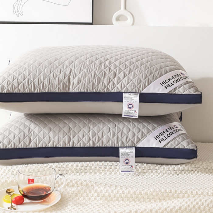 91家纺网 家纺一手货源 找家纺 圣之寐   2025新款新品  格纹冷灰单边双边羽丝绒舒适枕头枕芯 格纹冷灰-宽边蓝灰双边高枕重量950克左右 高度20厘米左右 