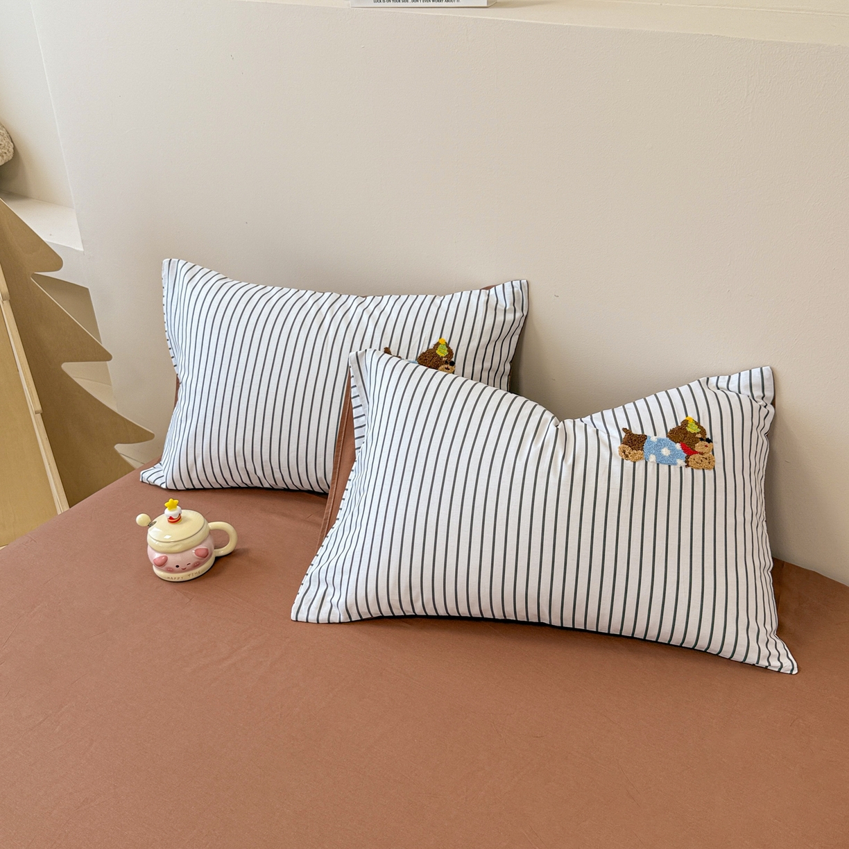 91家纺网 家纺一手货源 找家纺 （总）呗旺鹿 2025新款全棉纯棉条纹毛巾绣卡通单枕套 枕套单件