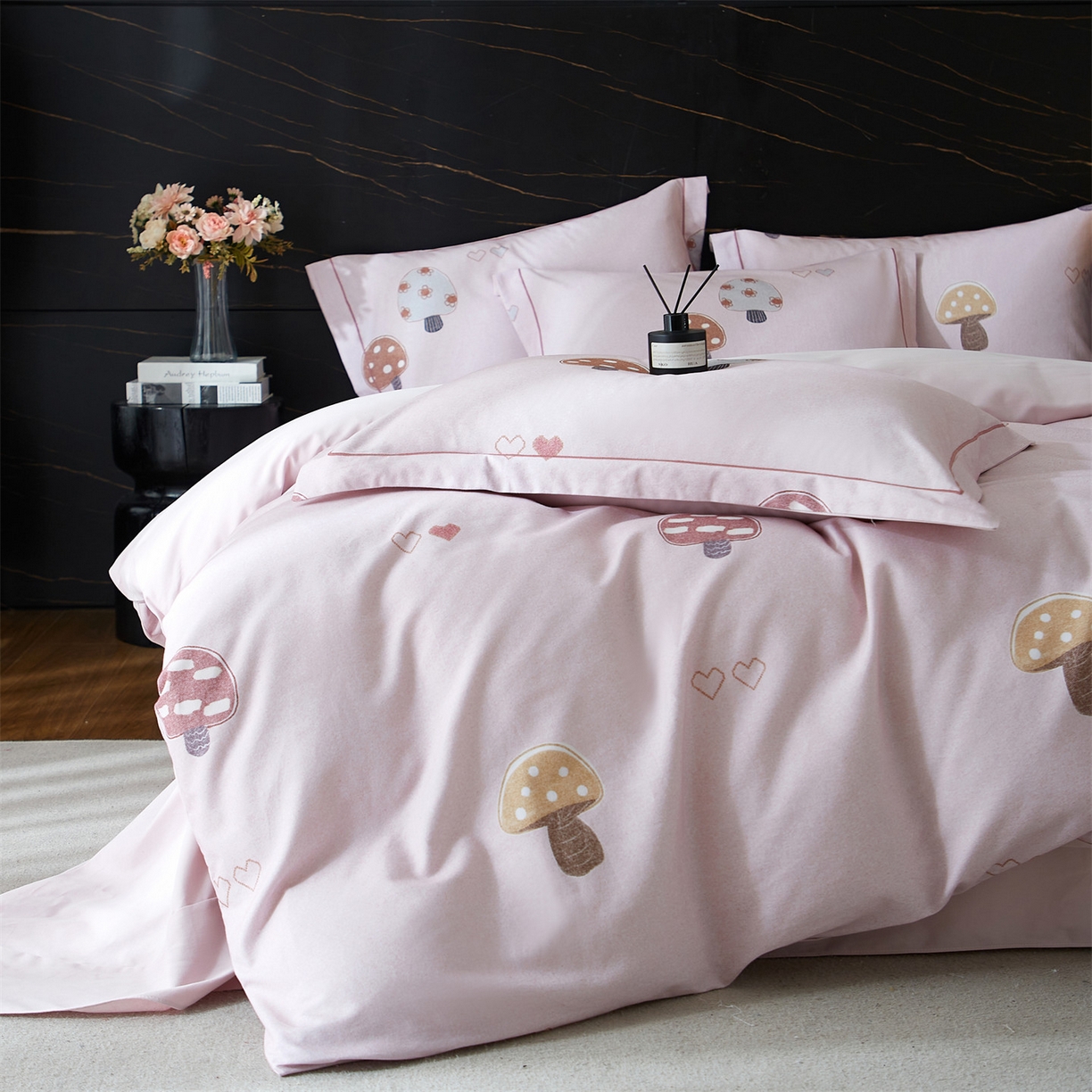 91家纺网 家纺一手货源 找家纺 曼秀琳 2025秋冬新款32支超柔生态磨毛四件套 蘑菇园-粉