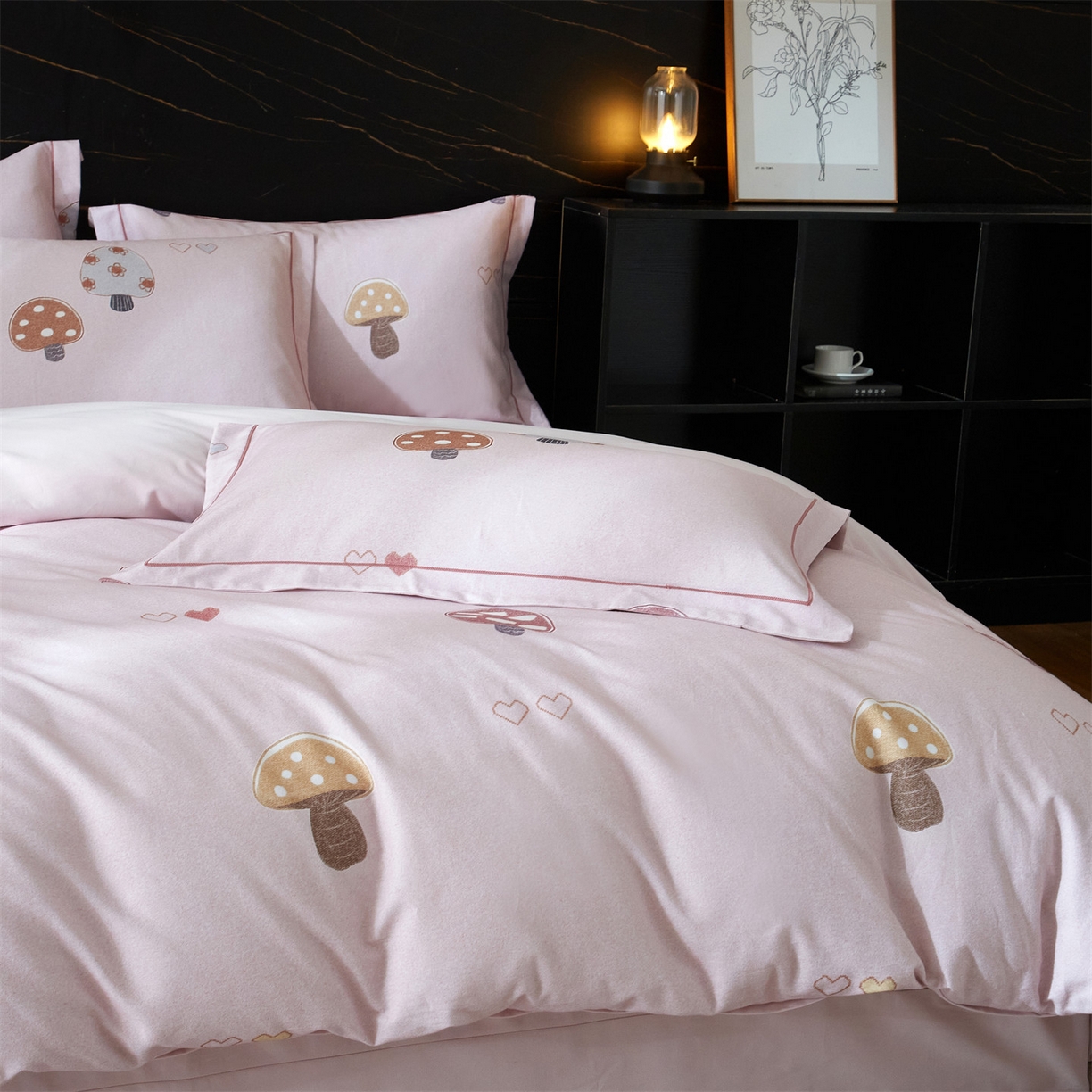 91家纺网 家纺一手货源 找家纺 曼秀琳 2025秋冬新款32支超柔生态磨毛四件套 蘑菇园-粉