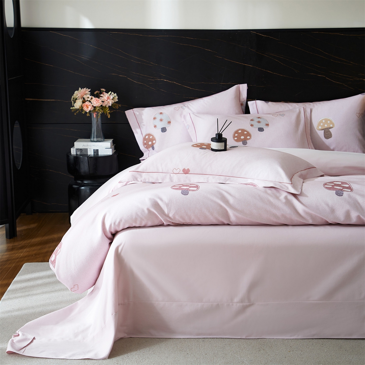 91家纺网 家纺一手货源 找家纺 曼秀琳 2025秋冬新款32支超柔生态磨毛四件套 蘑菇园-粉