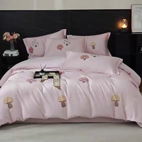 91家纺网 家纺一手货源 找家纺 曼秀琳 2025秋冬新款32支超柔生态磨毛四件套 蘑菇园-粉