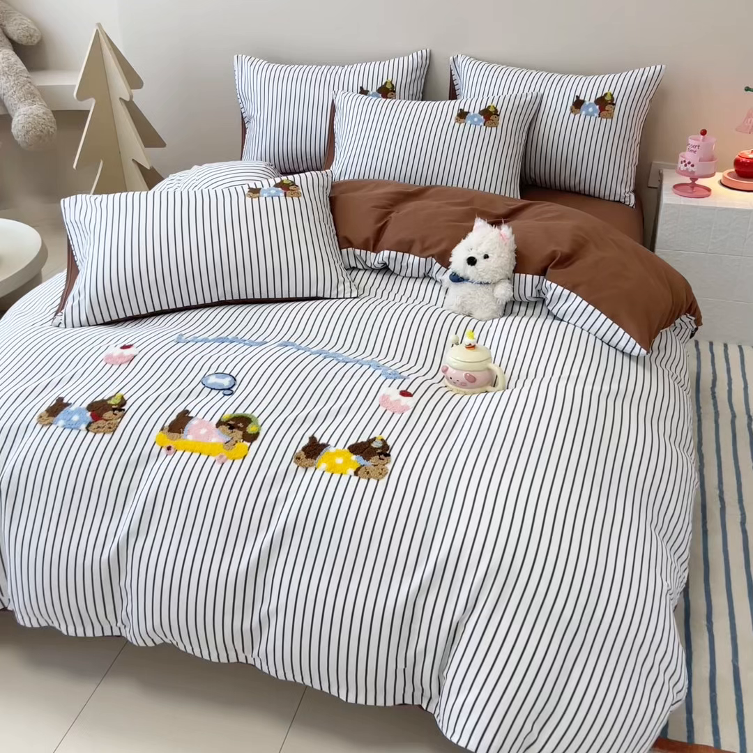 91家纺网 家纺一手货源 找家纺 呗旺鹿 2025新款全棉纯棉条纹毛巾绣卡通单枕套 枕套单件 黑条纹-狗狗派对