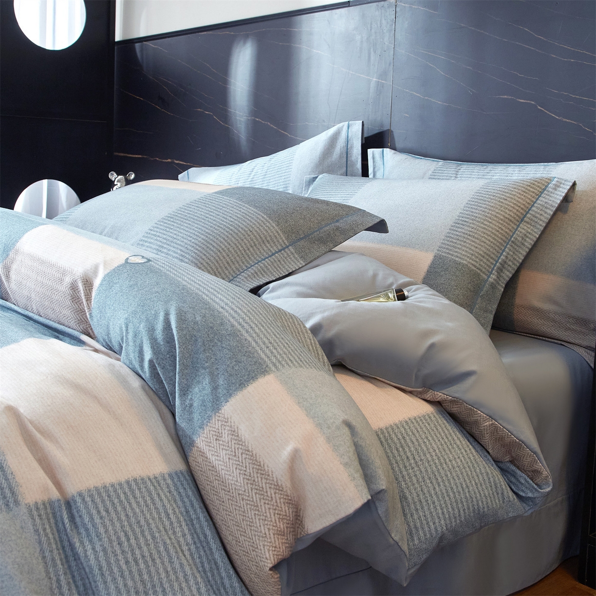 91家纺网 家纺一手货源 找家纺 曼秀琳 2025秋冬新款32支超柔生态磨毛四件套 沐弦-蓝