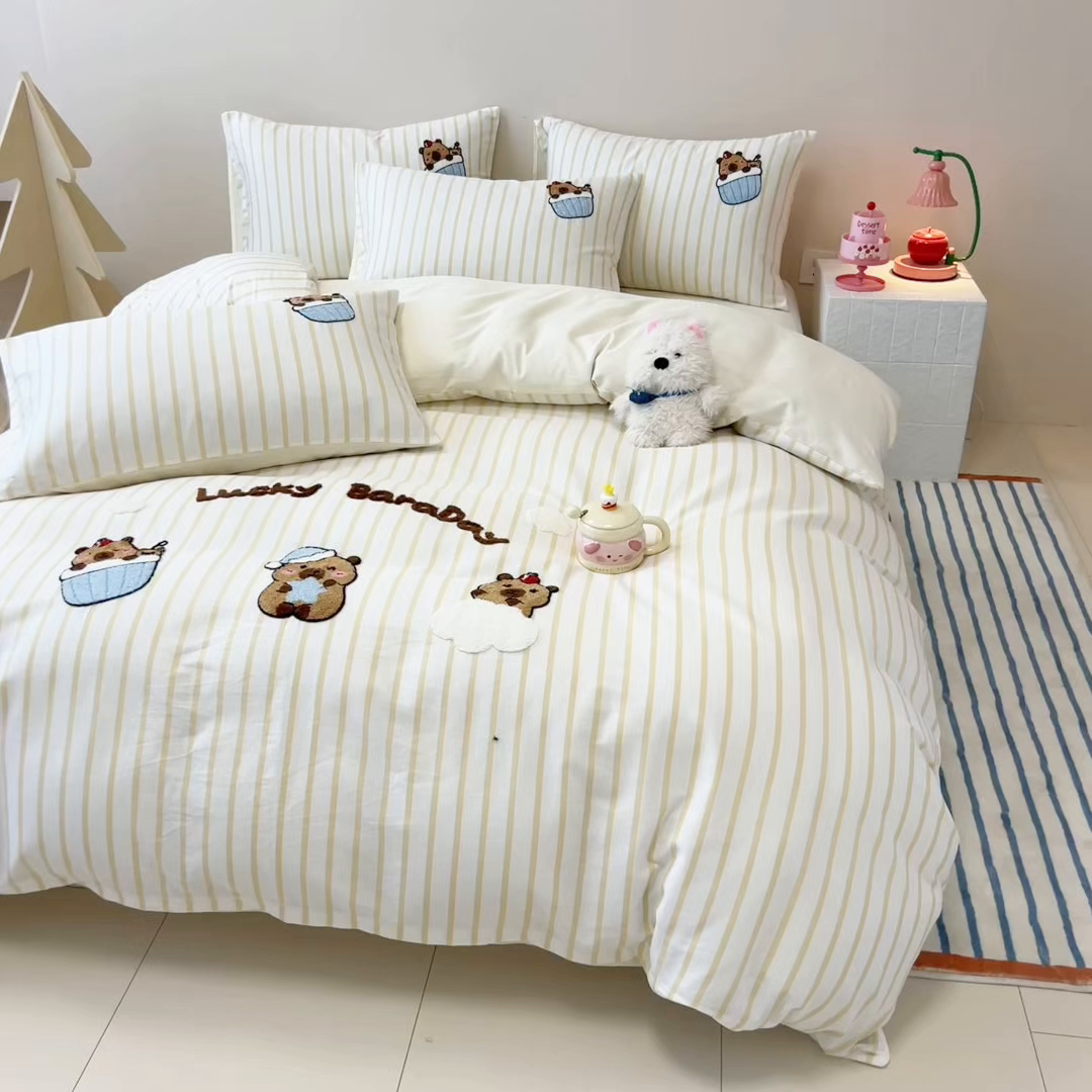 91家纺网 家纺一手货源 找家纺 呗旺鹿 2025新款全棉纯棉条纹毛巾绣卡通单枕套 枕套单件 黄条纹-爱睡觉的卡皮