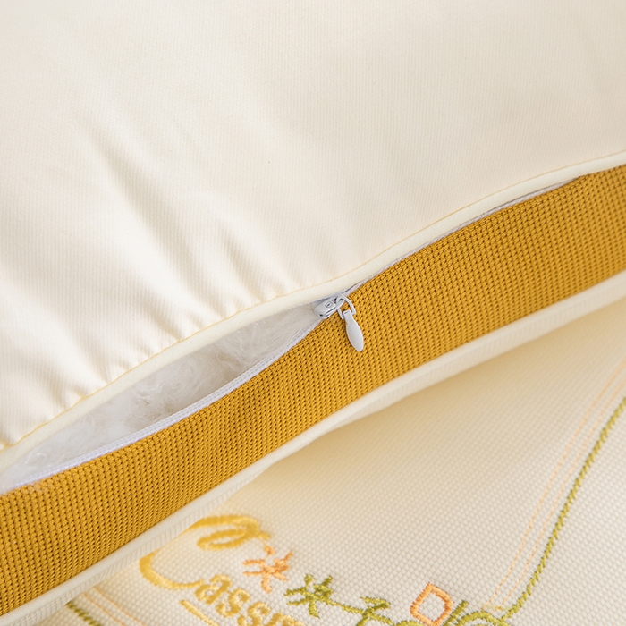 91家纺网 家纺一手货源 找家纺 圣之寐   2025新款新品  紫荆花决决子枕头枕芯 紫荆花决决子枕黄色48*74 