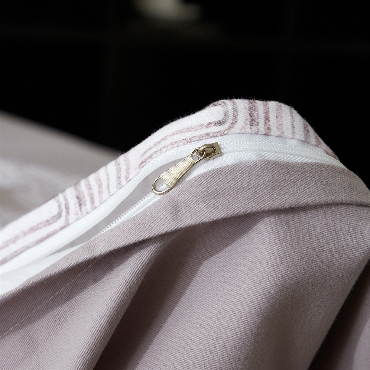 91家纺网 家纺一手货源 找家纺 曼秀琳 2025秋冬新款32支超柔生态磨毛四件套 浅行-紫