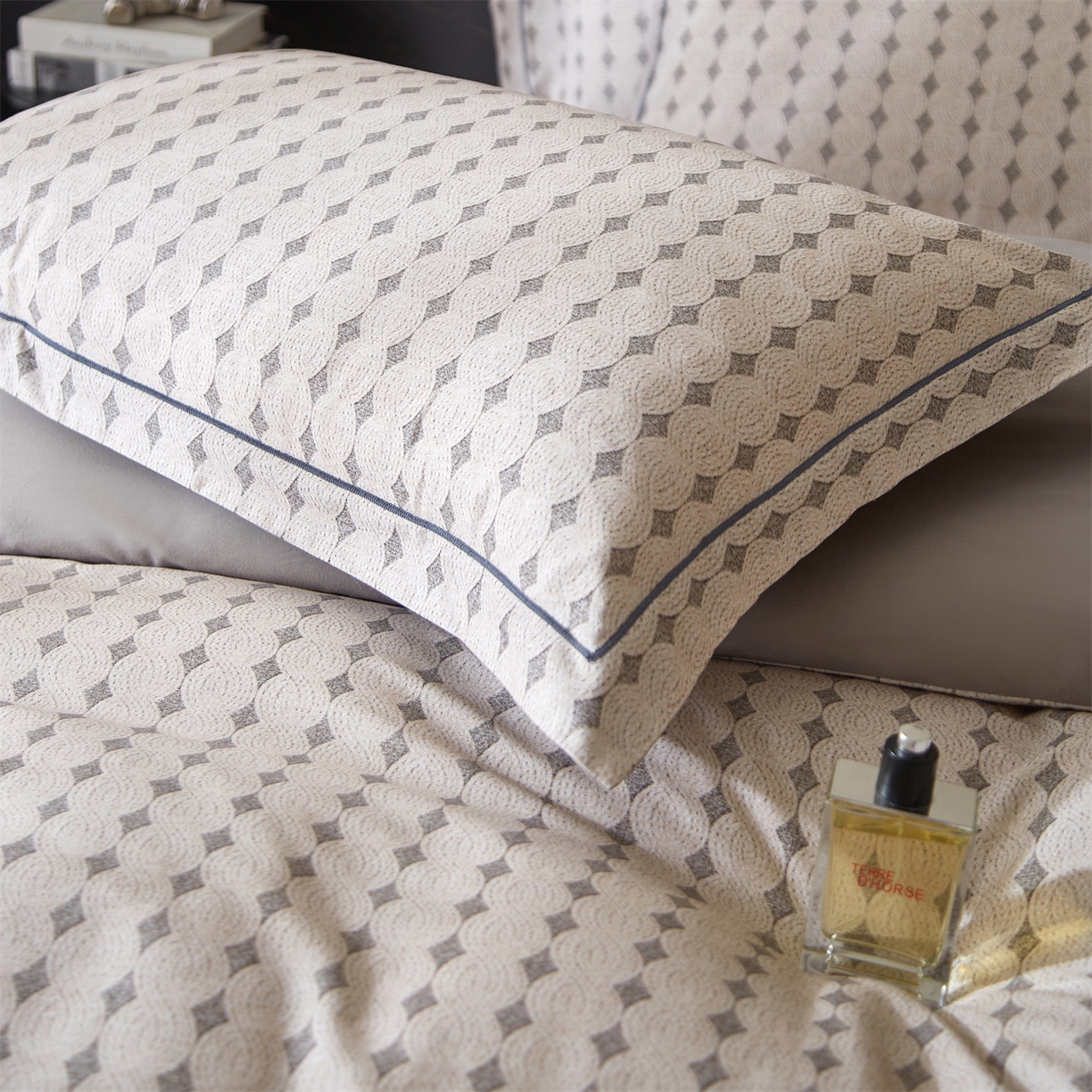 91家纺网 家纺一手货源 找家纺 曼秀琳 2025秋冬新款32支超柔生态磨毛四件套 拾光-灰