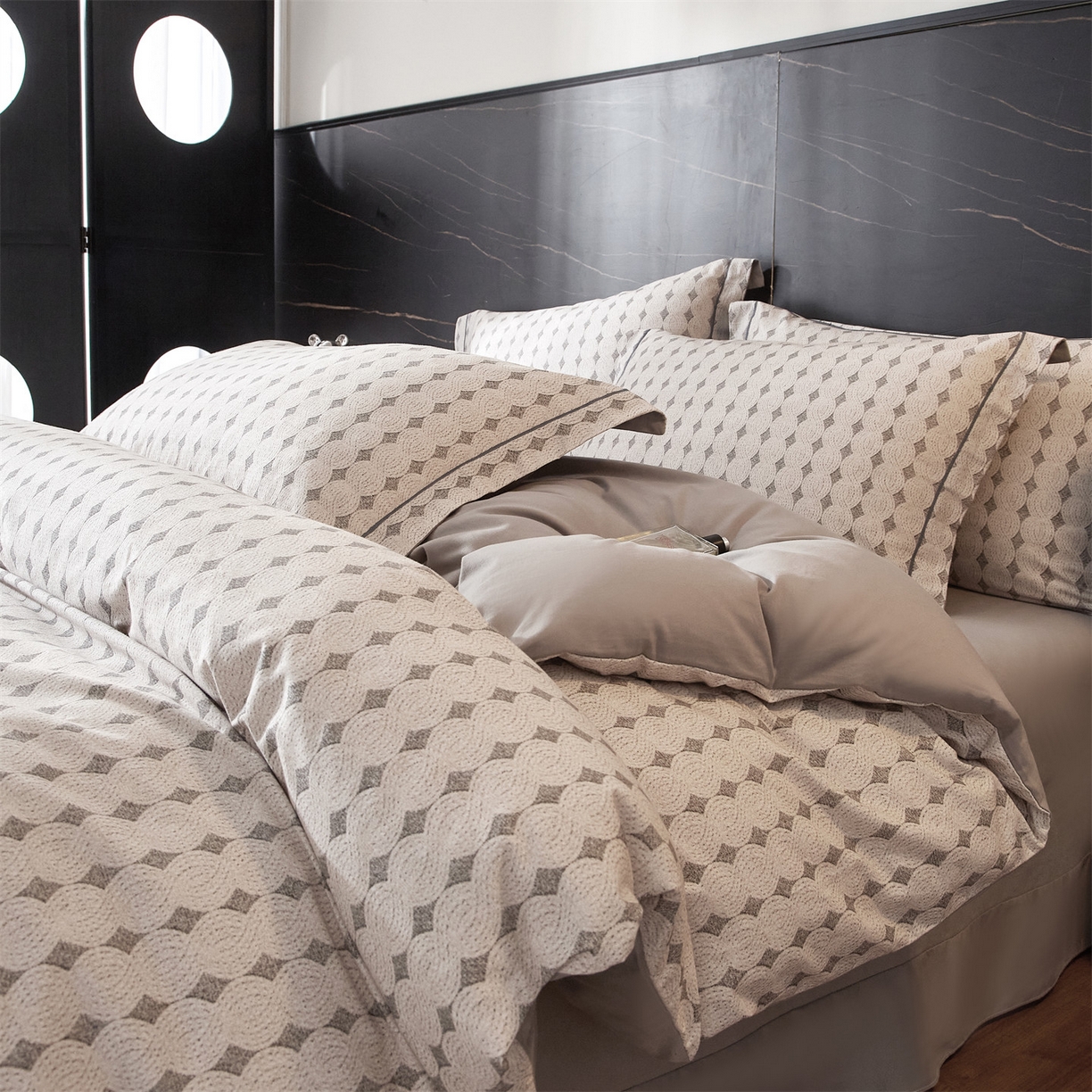 91家纺网 家纺一手货源 找家纺 曼秀琳 2025秋冬新款32支超柔生态磨毛四件套 拾光-灰