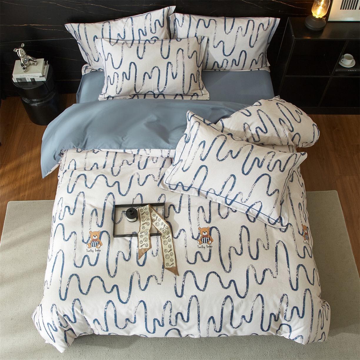 91家纺网 家纺一手货源 找家纺 曼秀琳 2025秋冬新款32支超柔生态磨毛四件套 幸运熊-蓝