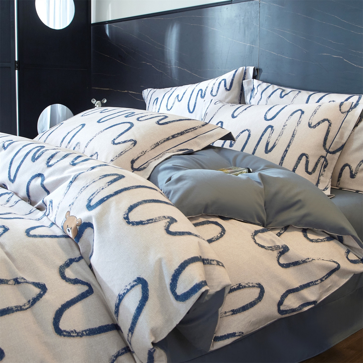 91家纺网 家纺一手货源 找家纺 曼秀琳 2025秋冬新款32支超柔生态磨毛四件套 幸运熊-蓝