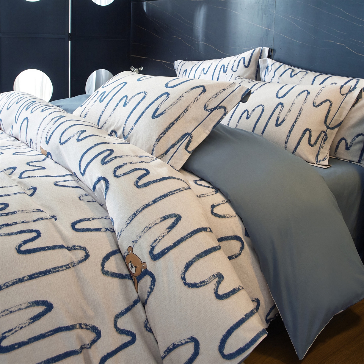 91家纺网 家纺一手货源 找家纺 曼秀琳 2025秋冬新款32支超柔生态磨毛四件套 幸运熊-蓝