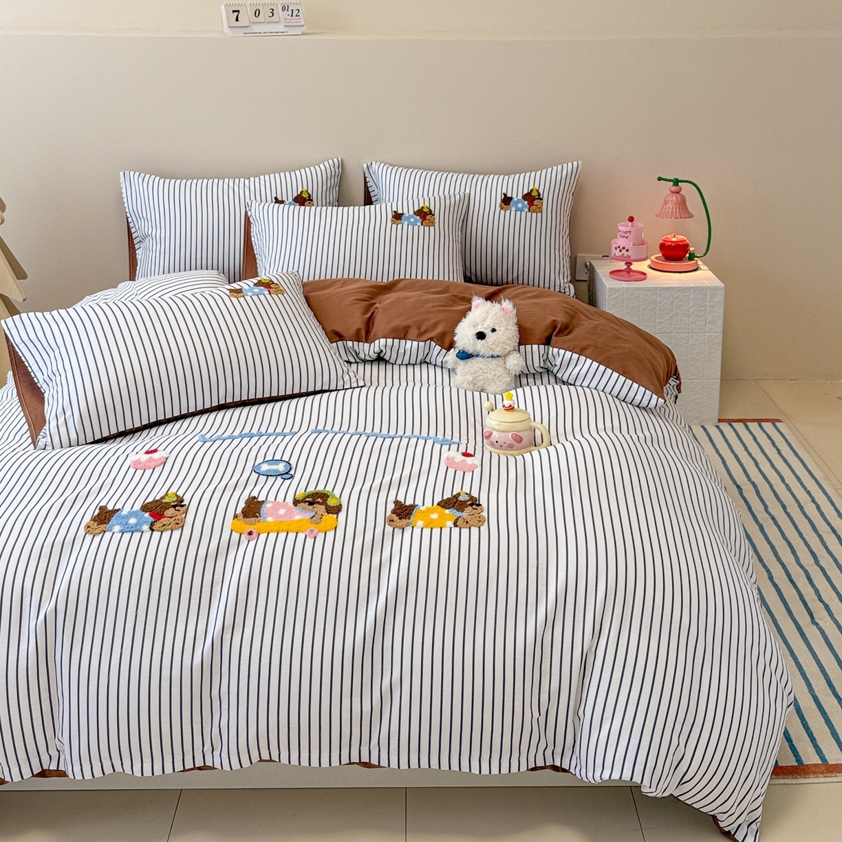 91家纺网 家纺一手货源 找家纺 呗旺鹿 2025新款全棉纯棉条纹毛巾绣卡通系列四件套 黑条纹-狗狗派对