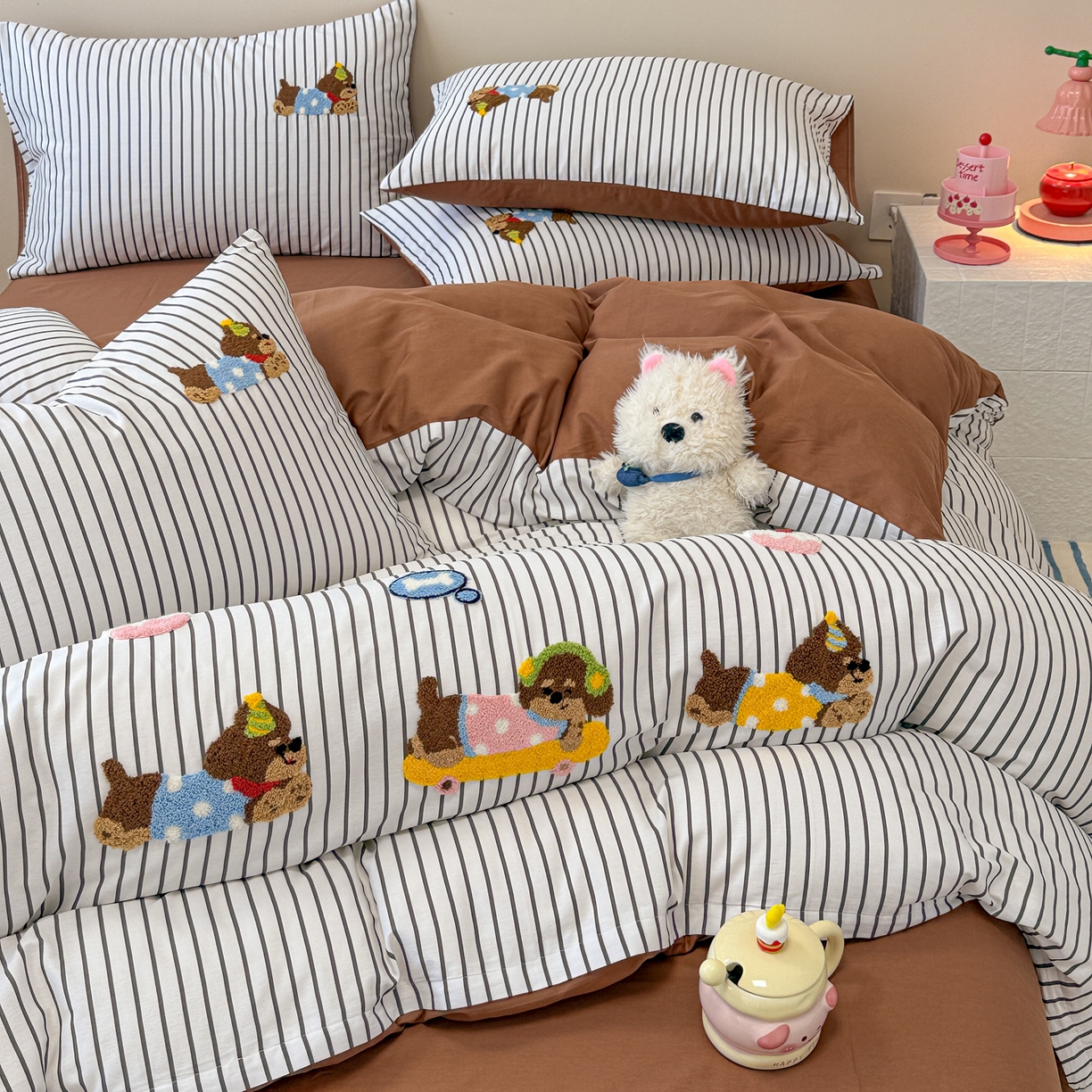 91家纺网 家纺一手货源 找家纺 呗旺鹿 2025新款全棉纯棉条纹毛巾绣卡通系列四件套 黑条纹-狗狗派对